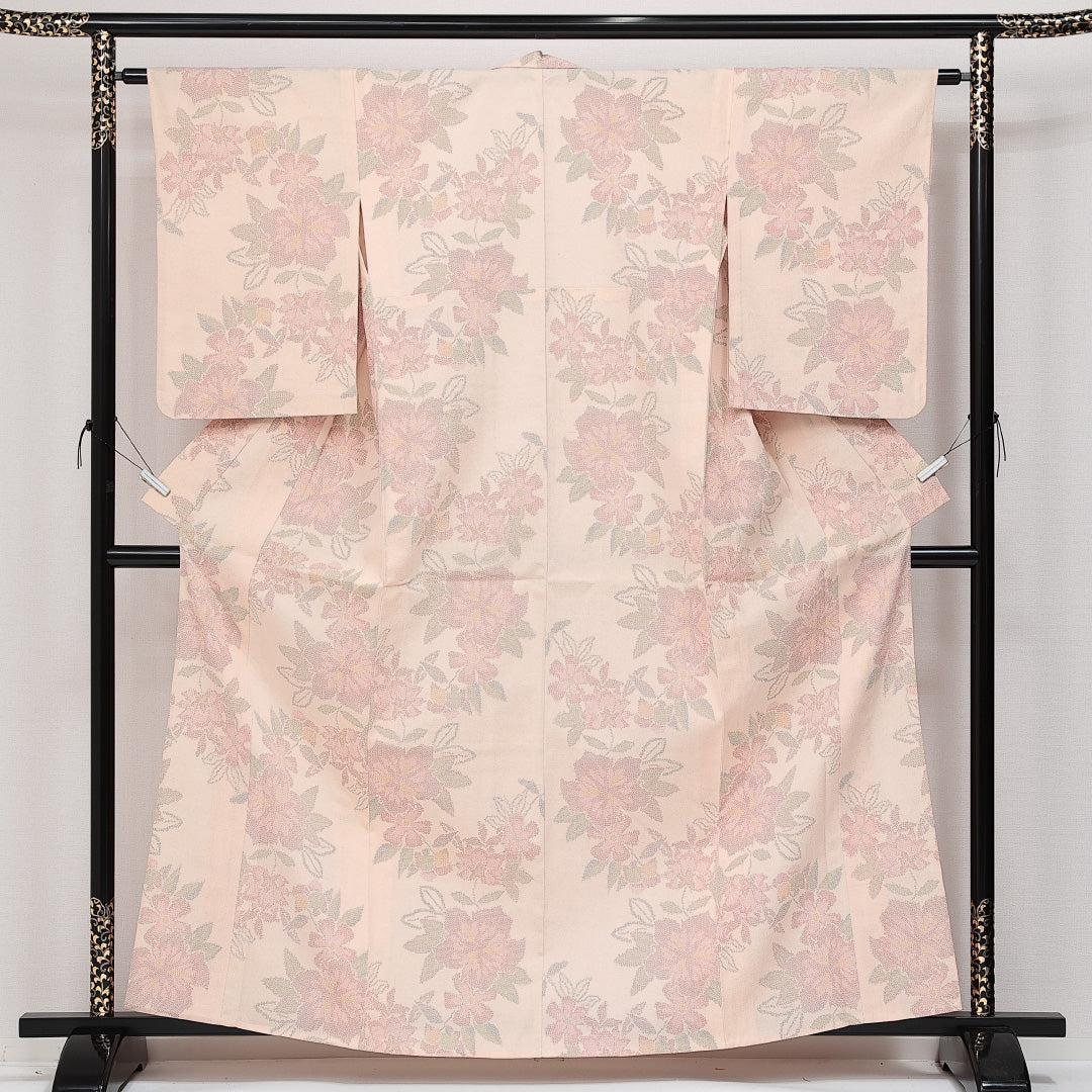 未使用品 紬 単衣 身丈161cm 裄丈62cm 正絹 Sランク カジュアル バチ衿 Lサイズ 織り出し しつけ糸 花柄 ピンク系 RP 1223-14317