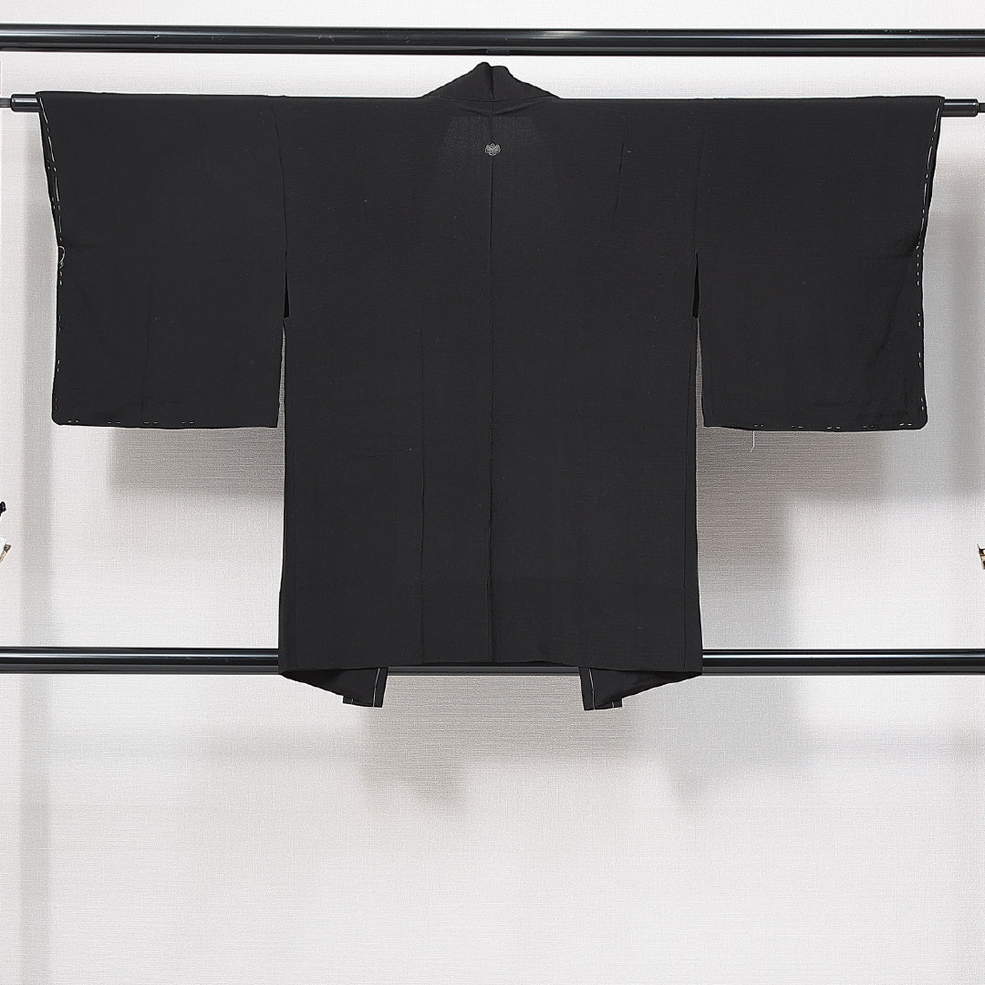 未使用品 黒羽織 単衣 身丈80cm 裄丈60cm 正絹 Nランク 一つ紋 (五三桐) セミフォーマル Sサイズ しつけ糸 無地 黒系 RP 1233-14683
