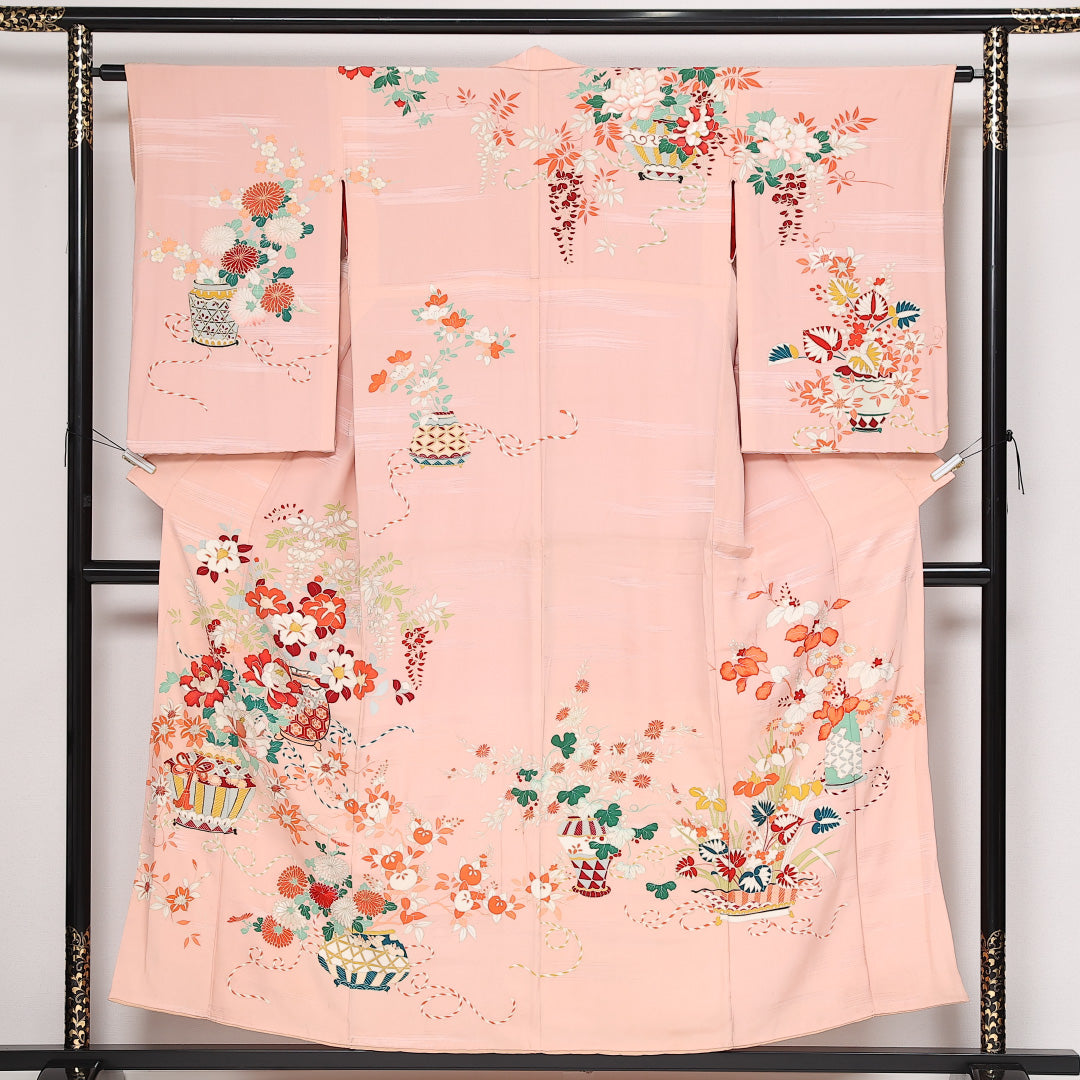 アンティーク 訪問着 袷 身丈154cm 裄丈62cm Cランク 正絹 バチ衿 Sサイズ 刺繍 花瓶 独創的 華やか ピンク系 1212-13523