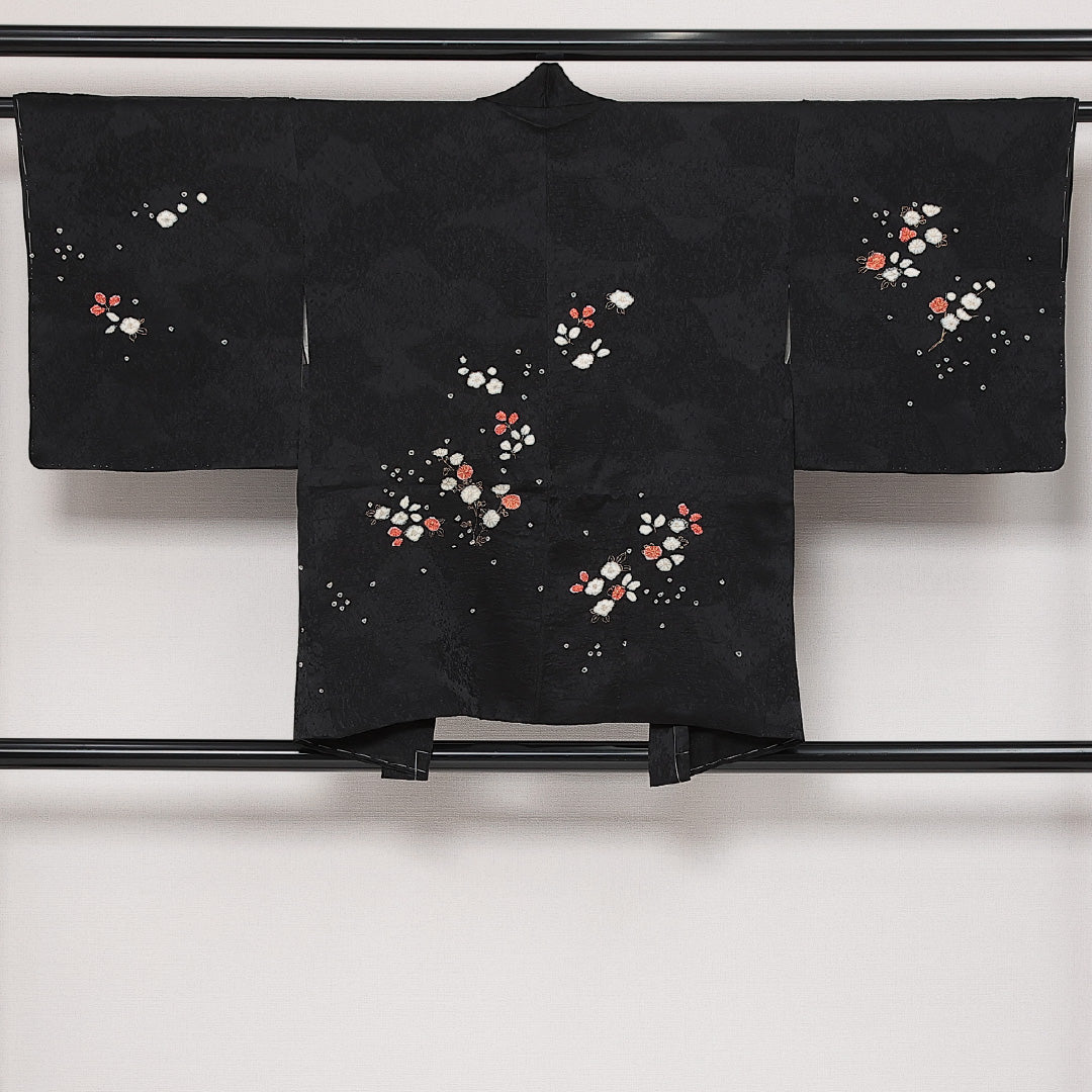 未使用品 絵羽羽織 袷 身丈77cm 裄丈62cm 正絹 Nランク インフォーマル Sサイズ 金彩 しつけ糸 花柄 黒系 RP 1234-13783
