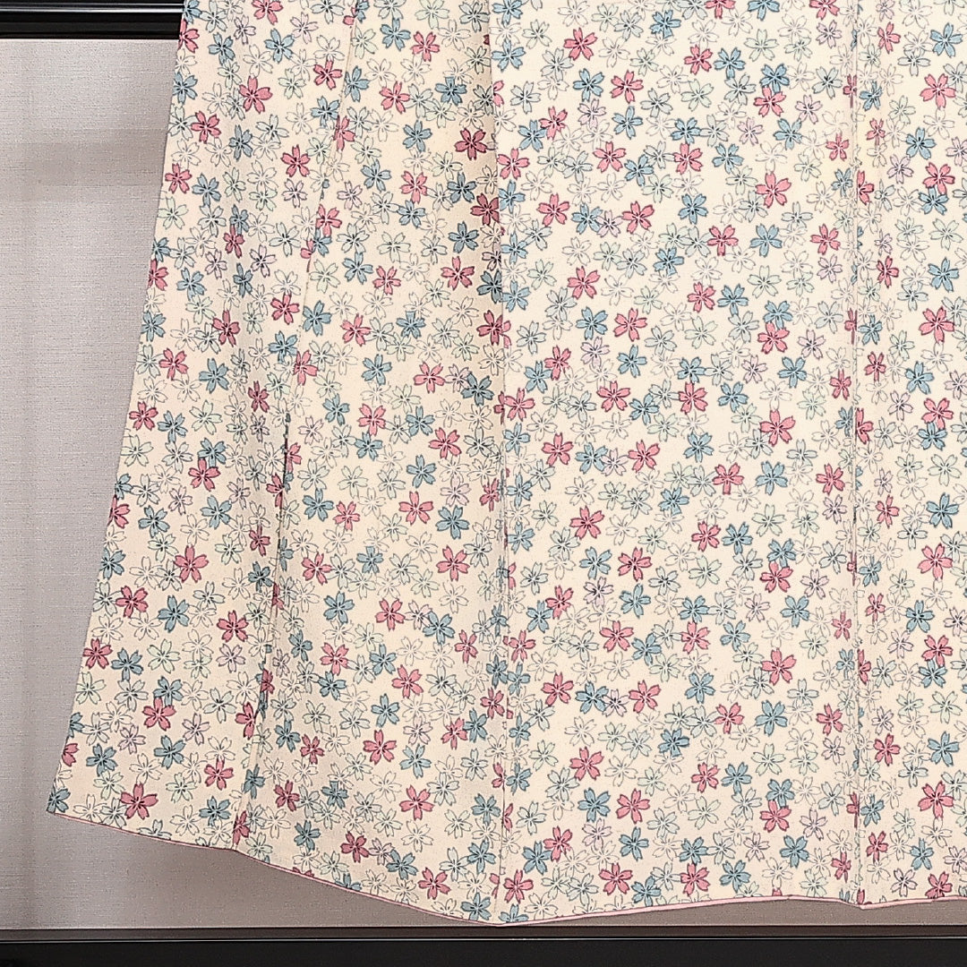 小紋 袷 身丈149cm 裄丈62cm 正絹 Aランク インフォーマル 広衿 XSサイズ 桜 クリーム系 RP 1221-14086