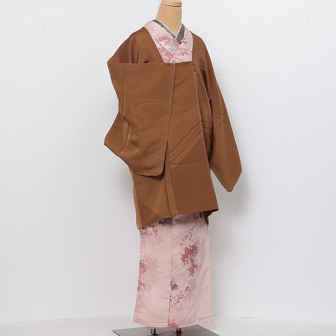 未使用品 道行コート 袷 身丈90cm 裄丈65cm 正絹 Nランク インフォーマル Mサイズ 織り出し 絵羽 ポケットあり しつけ糸 波頭 茶系 RP 1237-13829