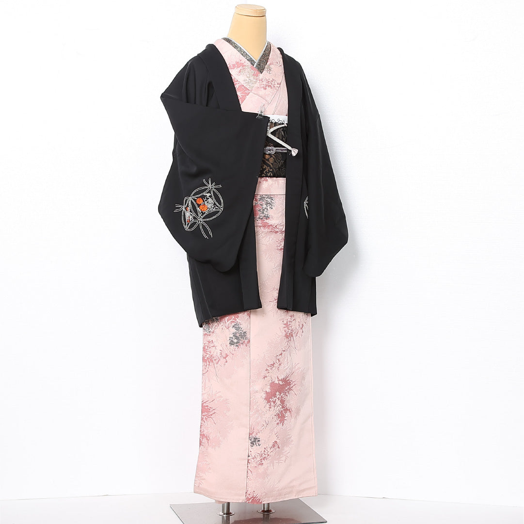 黒羽織 袷 身丈83cm 裄丈66cm 正絹 Sランク 一つ紋 (五三桐) セミフォーマル Mサイズ 刺繍 紐あり 七宝 牡丹 紅葉 小槌 黒系 RP 1233-12752