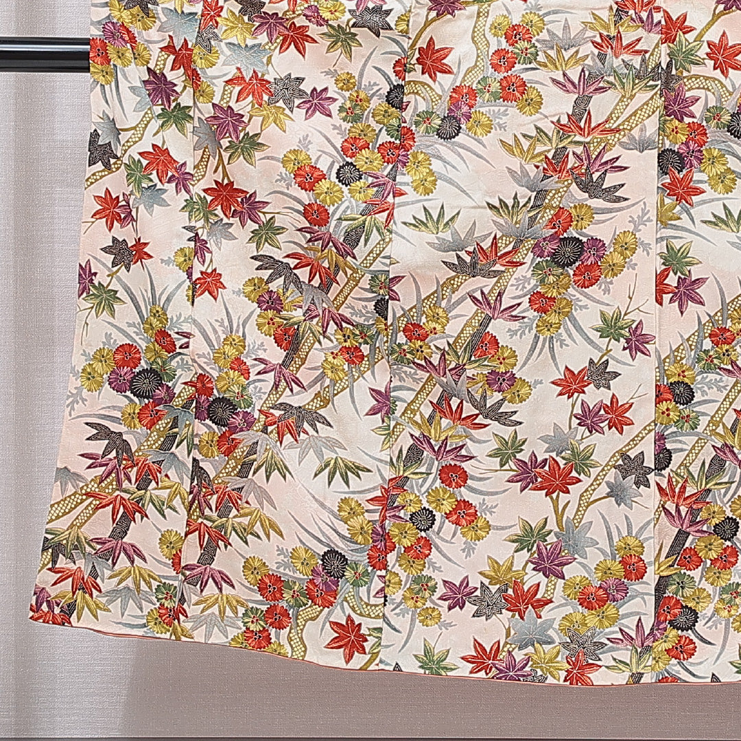 アンティーク 小紋 袷 身丈148cm 裄丈62cm 正絹 Bランク XSサイズ バチ衿 菊 紅葉 クリーム系 多色系 1215-15625