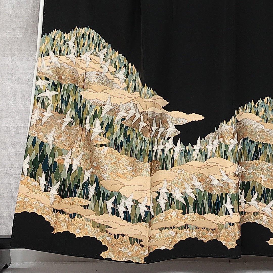 黒留袖 五つ紋 右三つ巴 身丈159cm 裄丈63.5cm Aランク 正絹 袷 比翼 広衿 M 作家物 落款 加賀友禅 鴛鴦 遠山 フォーマル 芸術的 華やか 黒系 1211-F0603