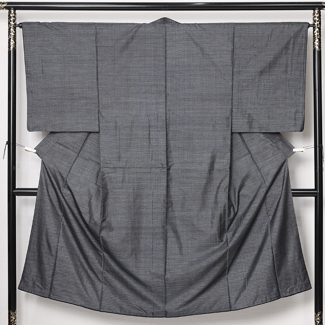 男着物 袷 身丈138cm 裄丈65cm 正絹 Cランク カジュアル 棒衿 Sサイズ 亀甲絣 グレー系 LP 1224-12998