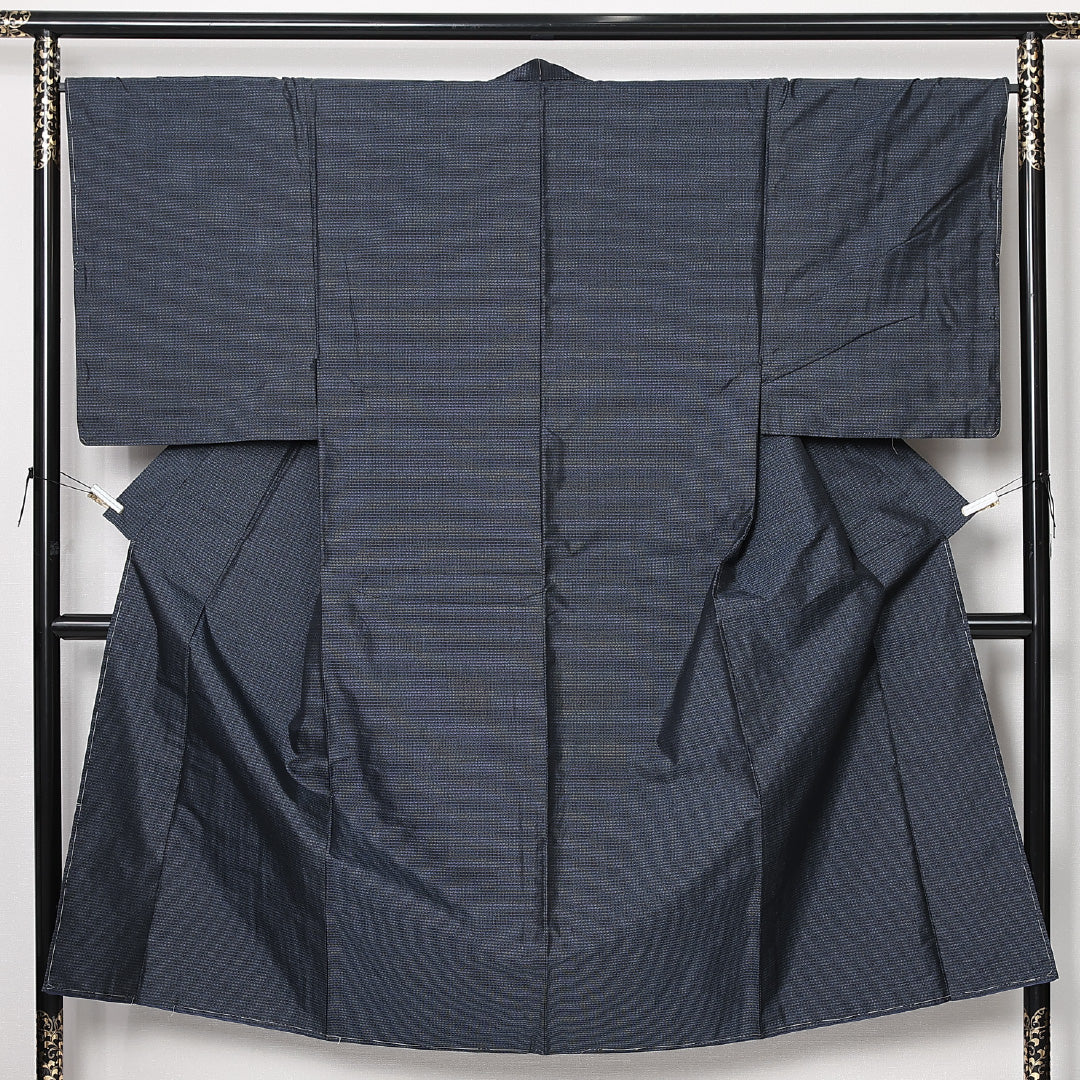 未使用品 男着物 (大島紬) 袷 身丈146cm 裄丈67cm 正絹 Nランク インフォーマル 棒衿 Lサイズ しつけ糸 無地 紺系 RP 1224-13008