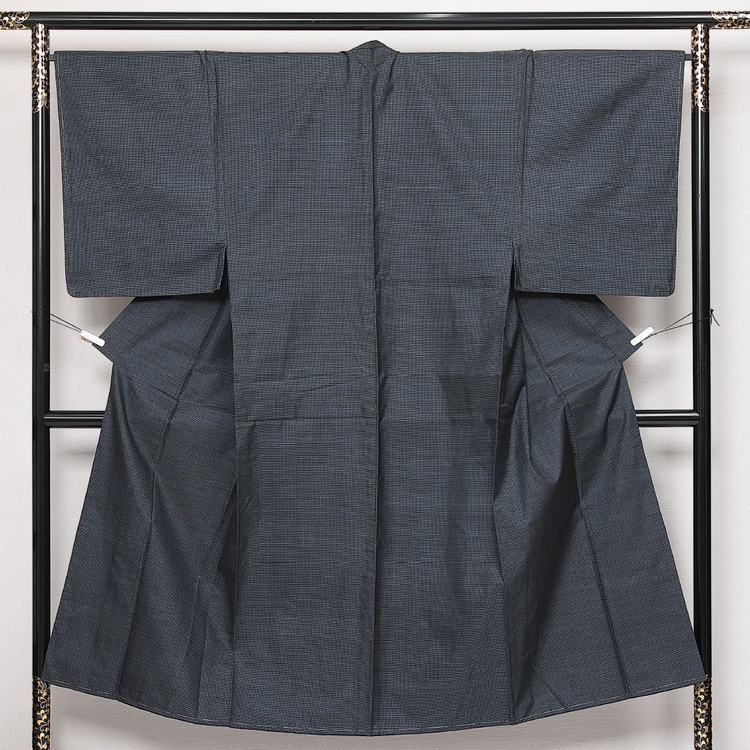 男着物 (大島紬) 袷 身丈147cm 裄丈68cm 正絹 Sランク インフォーマル 棒衿 Lサイズ 経緯絣 亀甲絣 紺系 RP 1224-13959