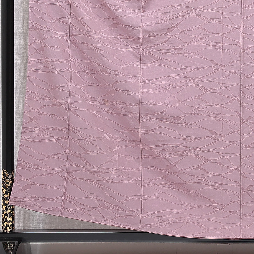 色無地 袷 身丈157cm 裄丈63cm 正絹 Bランク Mサイズ バチ衿 一つ紋（三つ割桔梗） セミフォーマル 紋意匠 創作柄 織り出し ピンク系 1214-15648