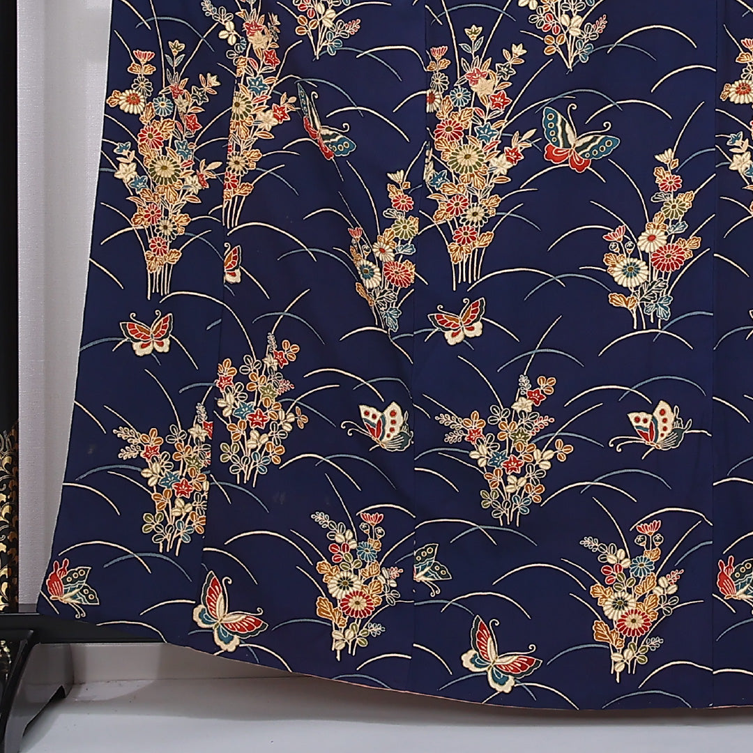 小紋 身丈162cm 裄丈65.5cm Aランク L 正絹 袷 バチ衿 蝶 芝草 菊 桔梗 カジュアル 紺系 1215-12376