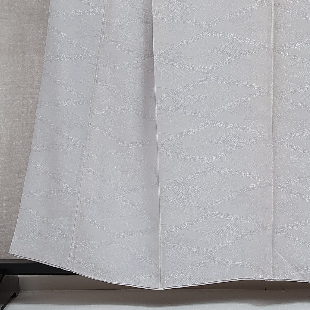 色無地 袷 身丈158cm 裄丈64cm Sランク 正絹 広衿 Mサイズ 一つ紋（笹竜胆） セミフォーマル 地紋あり 紋意匠（寄せ柄） シック しとやか グレー系 1214-14395