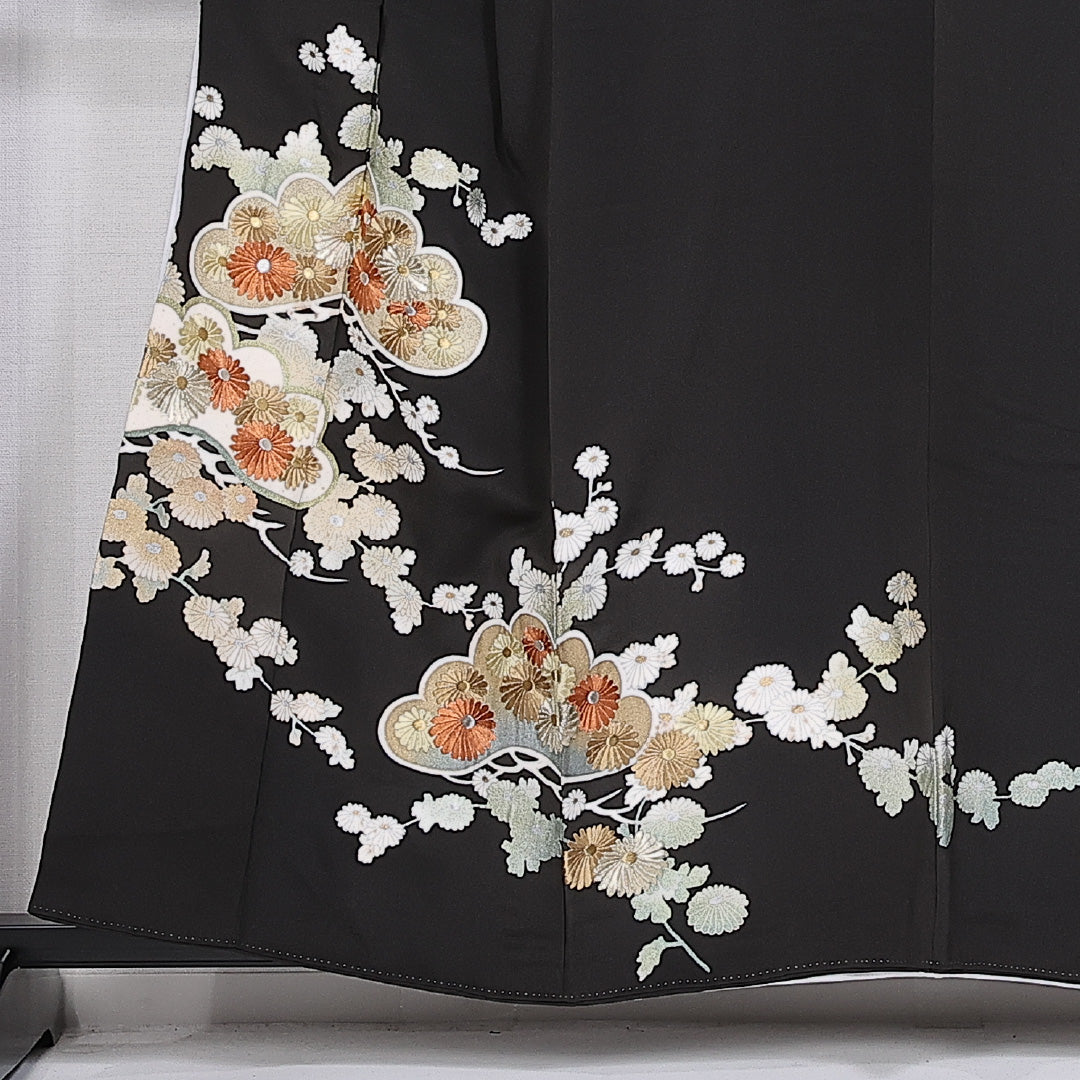 黒留袖 五つ紋 中陰五三桐 身丈158cm 裄丈62.5cm Aランク 正絹 袷 比翼 広衿 M 刺繍 菊 松 フォーマル 黒系 1211-F0327