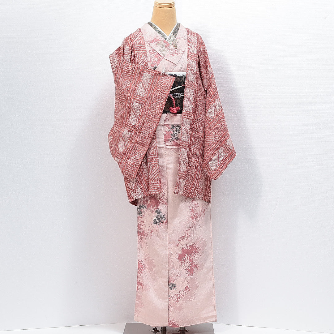 羽織（総絞り） 袷 身丈81cm 裄丈64cm 正絹 Aランク Mサイズ インフォーマル 紐あり 抽象柄 ピンク系 赤系 1217-14847