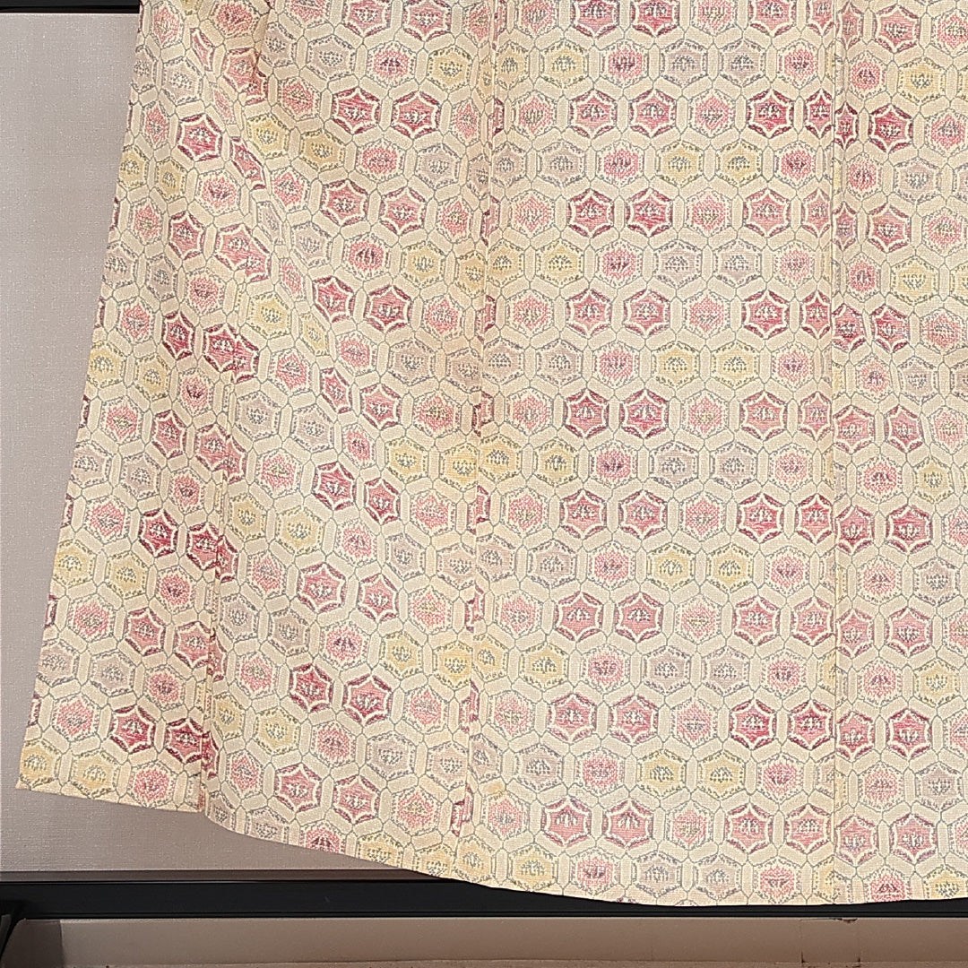 夏物 お召 (本塩沢) 夏物 身丈153cm 裄丈64cm 正絹 Sランク カジュアル バチ衿 Sサイズ 花菱亀甲 クリーム系 RP 1222-14493