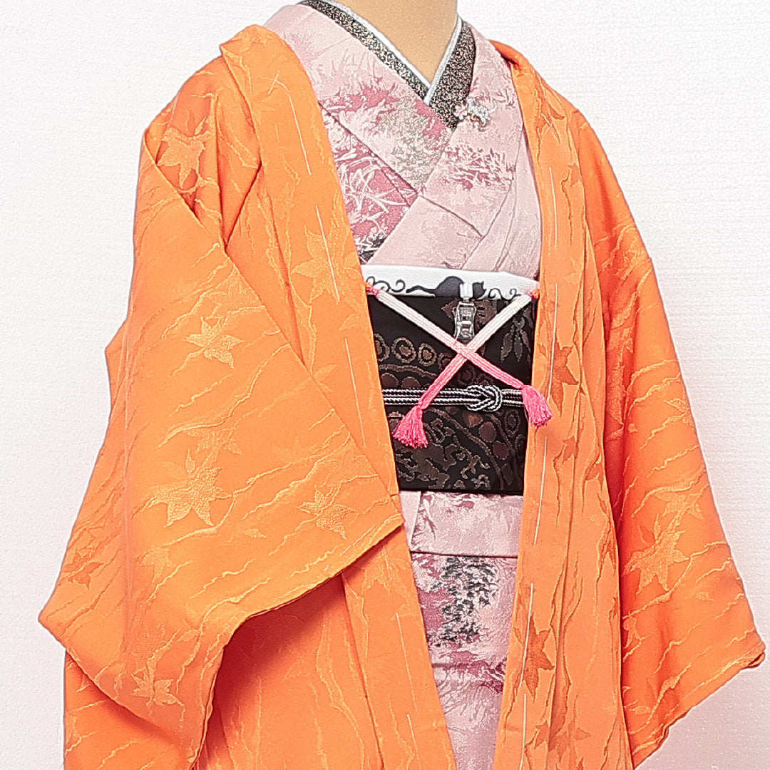 未使用品 洗える着物 羽織 袷 身丈77cm 裄丈63cm ポリエステル Nランク 紋意匠 (紅葉) カジュアル Sサイズ 紐あり しつけ糸 朱系 RP 1232-13688