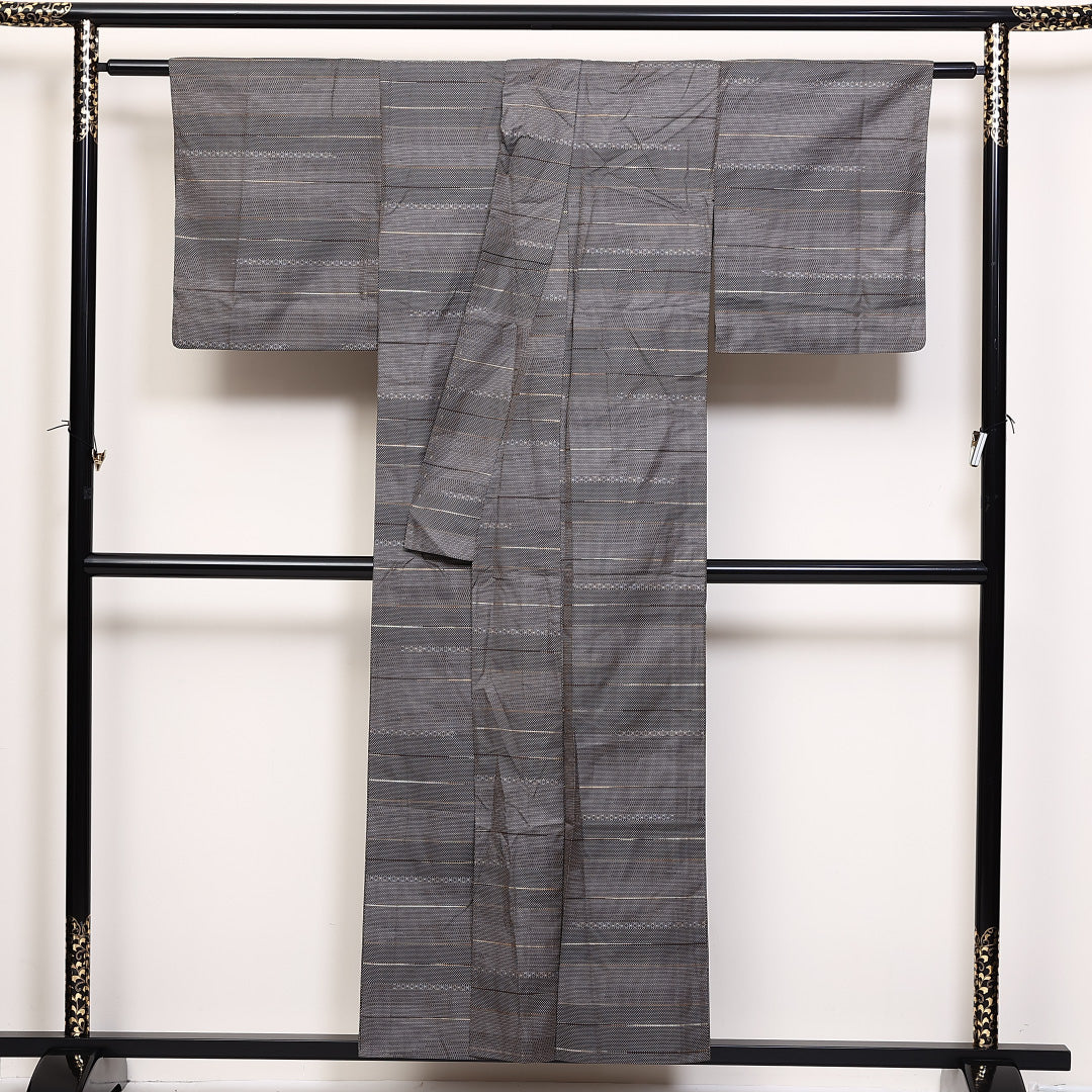 紬 単衣 身丈153cm 裄丈62cm 正絹 Sランク カジュアル 広衿 Sサイズ 亀甲 蚊絣 茶系 RP 1223-03782