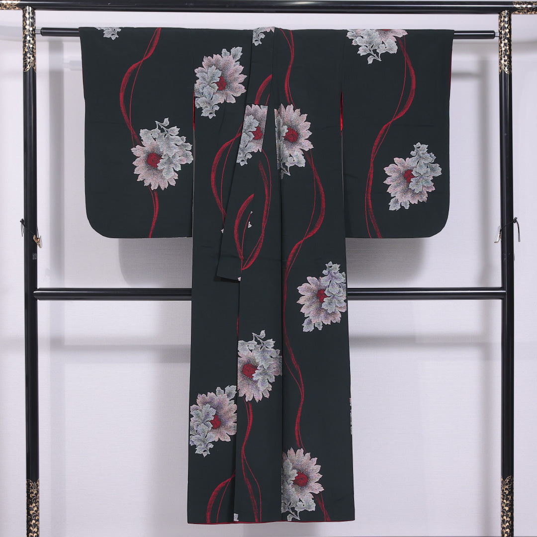アンティーク お召 袷 身丈146cm 裄丈61cm 正絹 Aランク バチ衿 XSサイズ 漆糸 牡丹 黒系 M4 1222-11676