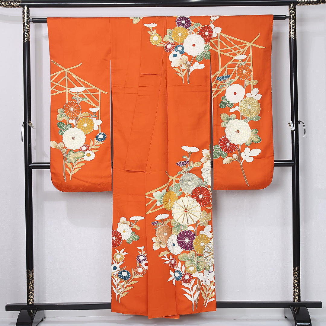 振袖 身丈154cm 裄丈64.5cm Sランク 正絹 袷 広衿 S 金駒刺繍 菊 フォーマル 古典的 鮮やか 朱系 1213-F0455