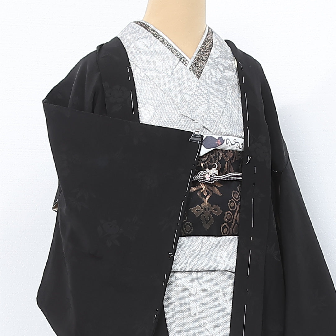 黒羽織 袷 身丈80cm 裄丈64cm 正絹 Sランク 一つ紋 (片喰) 紋意匠 (牡丹) セミフォーマル Mサイズ 黒系 RP 1233-12096