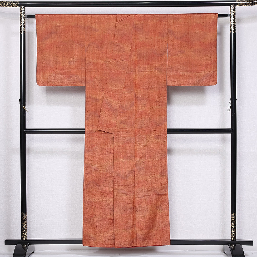 真綿紬 袷 身丈155cm 裄丈63cm 正絹 Sランク カジュアル 広衿 Mサイズ 染め紬 ぼかし染 無地 朱系 RP 1223-11309