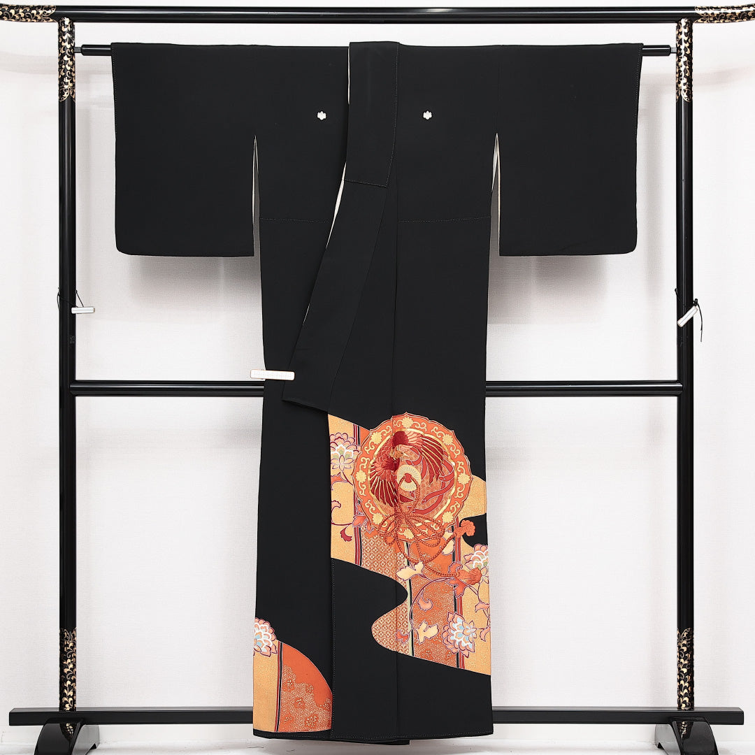 黒留袖 五つ紋 五三桐 身丈157cm 裄丈64cm Sランク 正絹 袷 比翼 広衿 M 刺繍 金駒刺繍 鏡裏文 鳳凰 古典的 格調高い 黒系 1211-F0600
