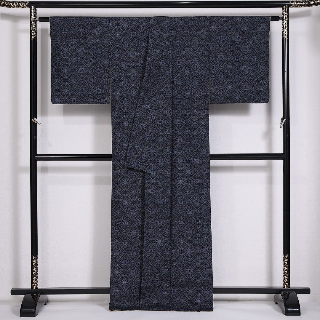 大島紬 袷 身丈165cm 裄63cm 正絹 花菱 紺系 Aランク 1216-01421