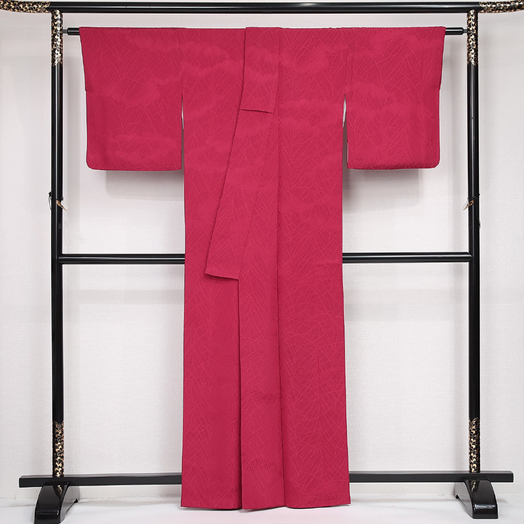 色無地 袷 身丈162cm 裄丈65cm Sランク 正絹 広衿 Lサイズ 一つ紋（五三桐） セミフォーマル 紋意匠 ススキ 雲取り ピンク系 紫系 上品 鮮やか 1214-13157