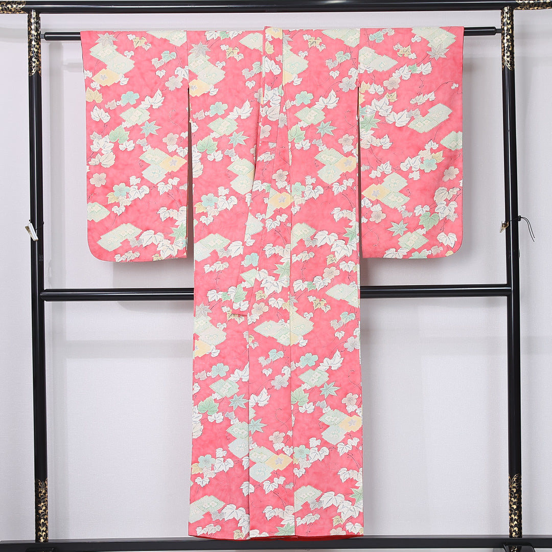 小振袖 身丈150cm 裄丈60.5cm Aランク 正絹 袷 バチ衿 S 桜 セミフォーマル 古典的 可愛らしい ピンク系 1213-F0468