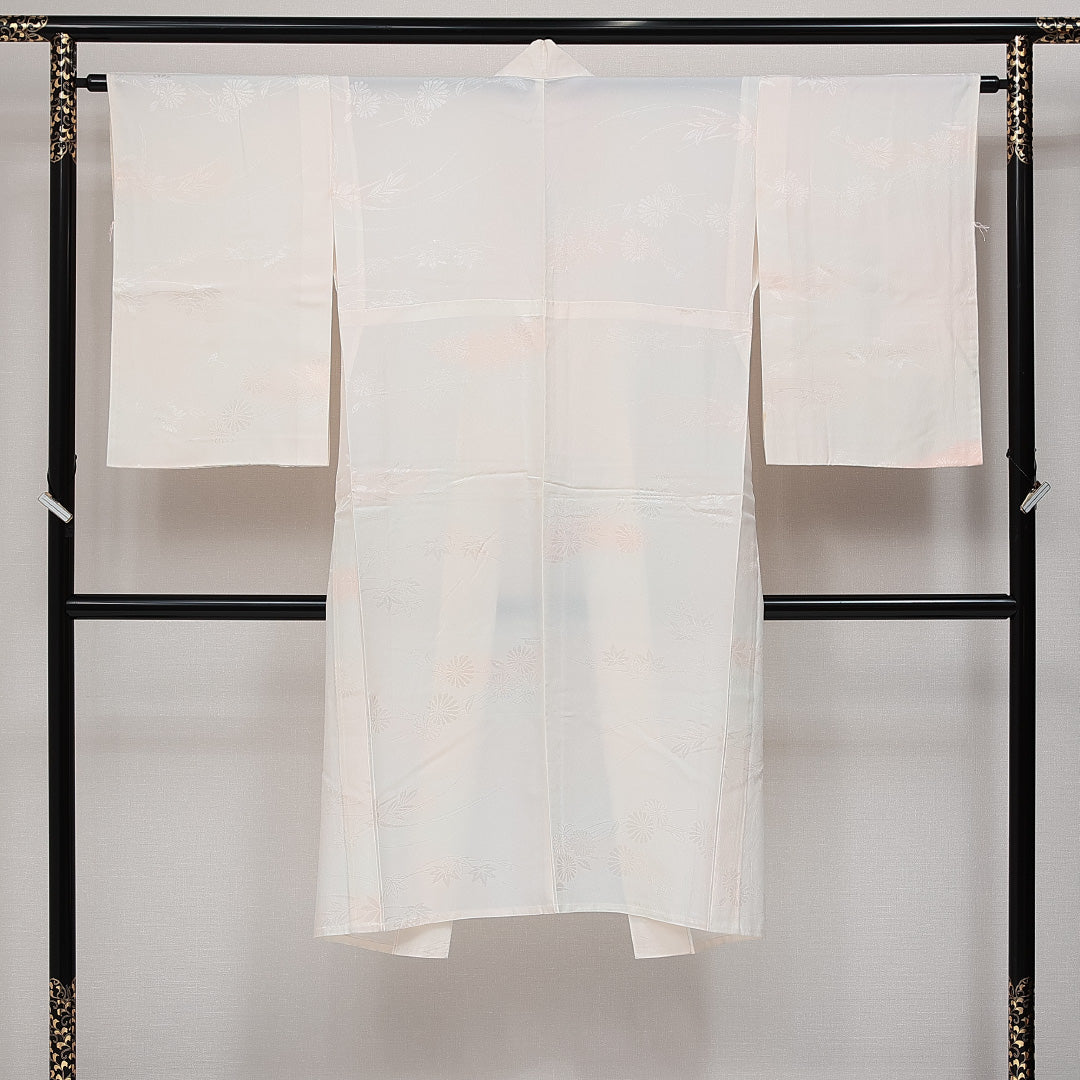 未使用品 長襦袢 無双袖 身丈127cm 裄丈64cm ポリエステル 洗える着物 Aランク Mサイズ 紋意匠 しつけ糸 菊 上品 しとやか ピンク系 HP 1239-14526