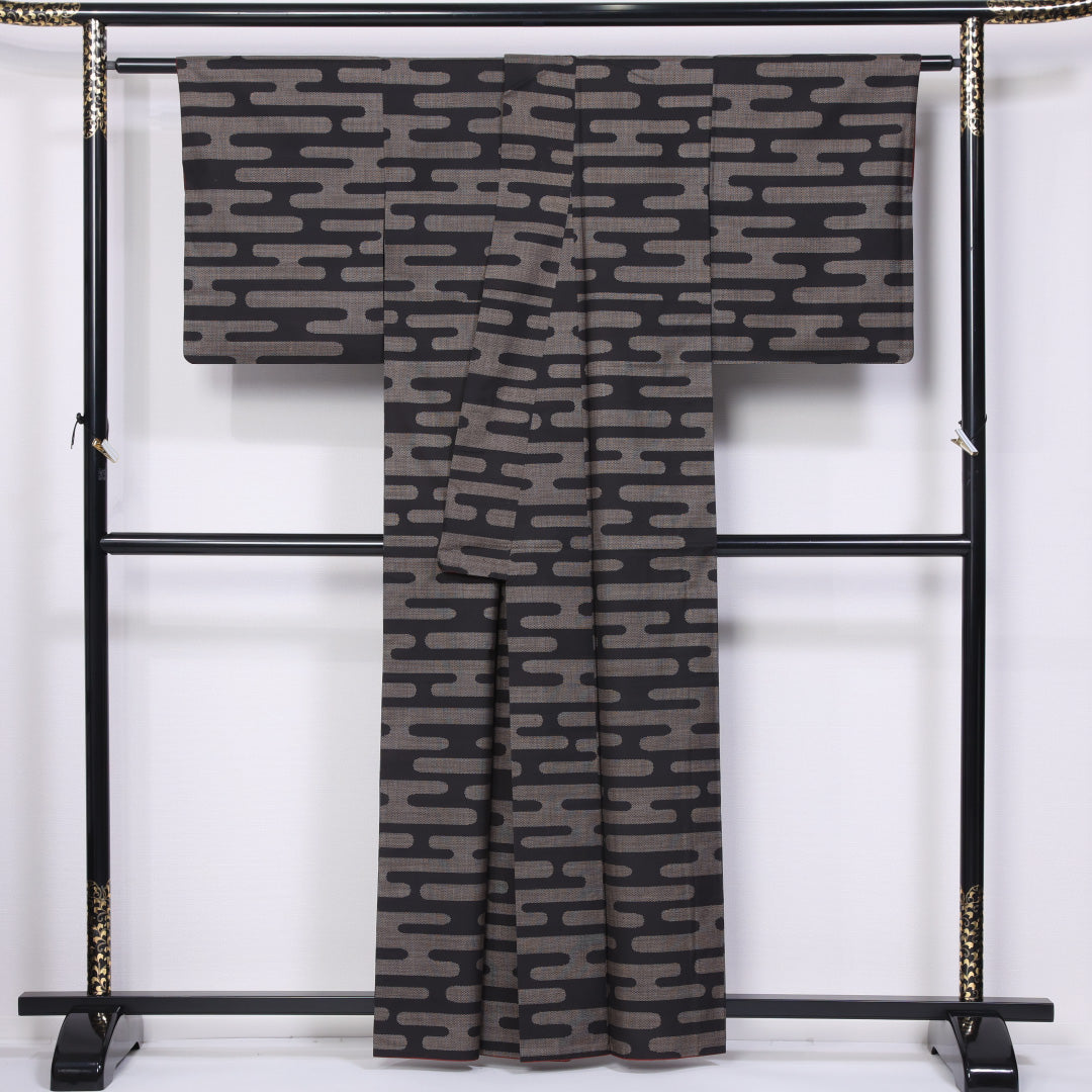大島紬 袷 身丈158cm 裄丈63cm 正絹 Bランク インフォーマル 広衿 Mサイズ エ霞 黒系 RP 1223-11473