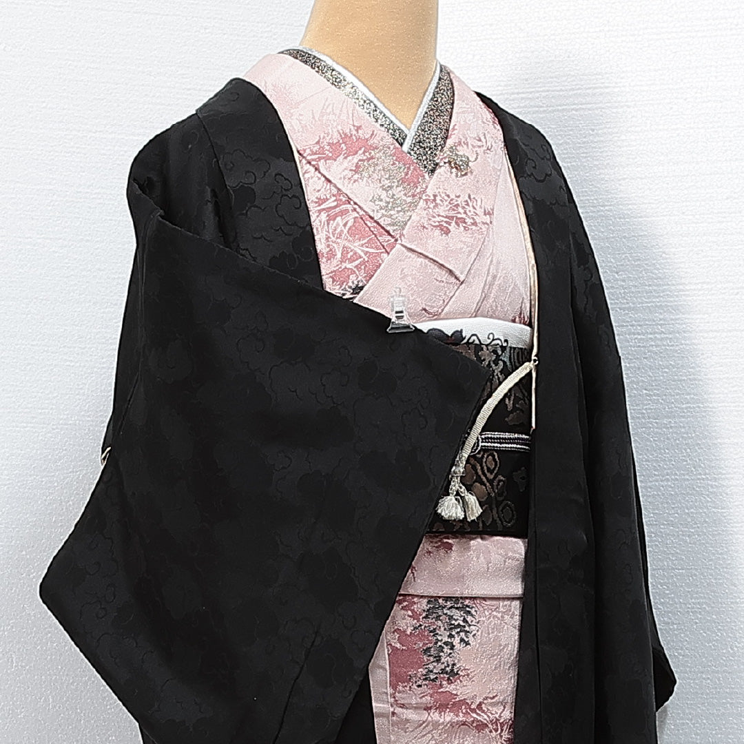 アンティーク 黒羽織 袷 身丈79cm 裄丈61cm 正絹 Aランク Sサイズ 一つ紋（三つ柏） 紐あり 雲 黒系 1217-14709