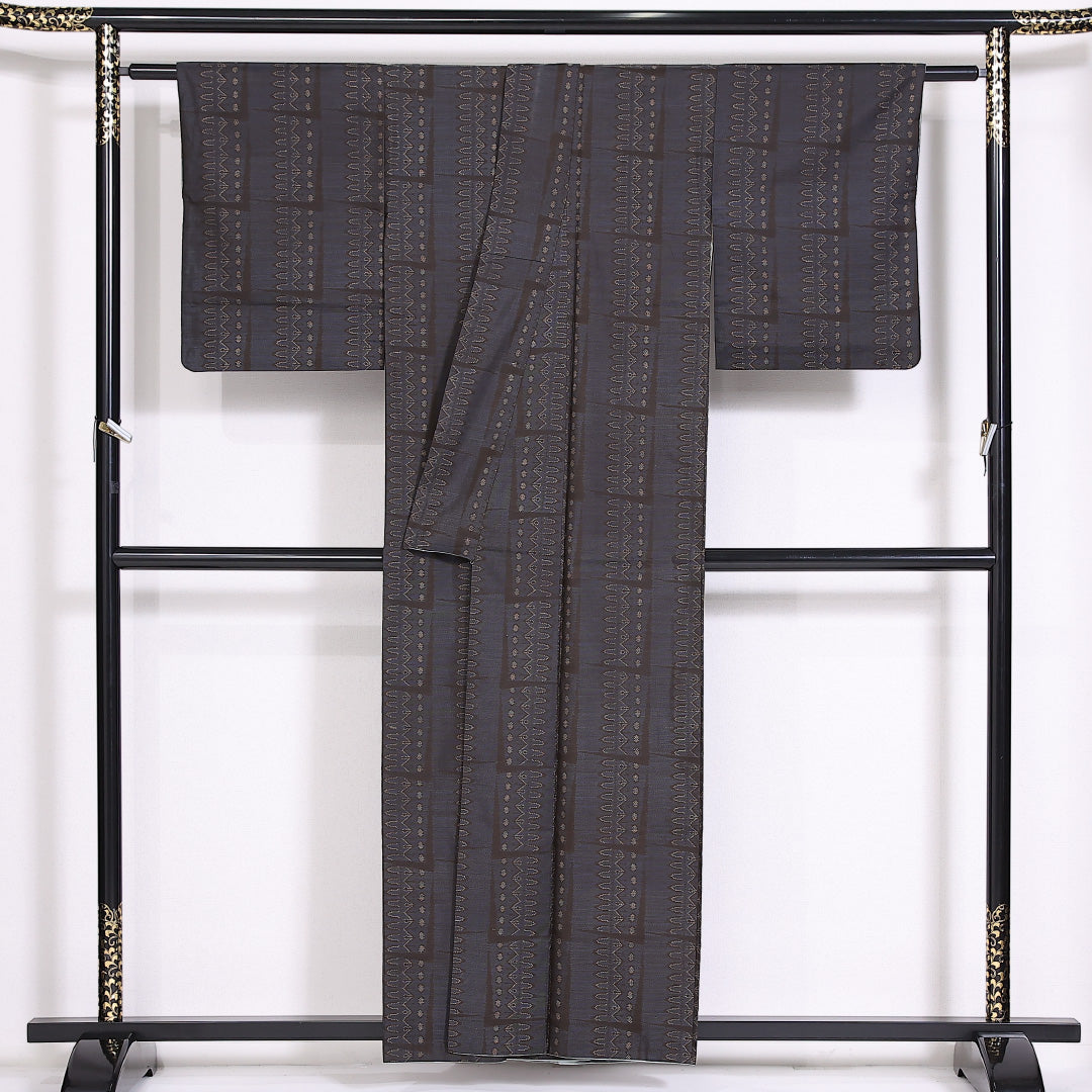 大島紬 袷 身丈157cm 裄62.5cm 正絹 幾何学 モダン 茶系 Aランク 1216-01429
