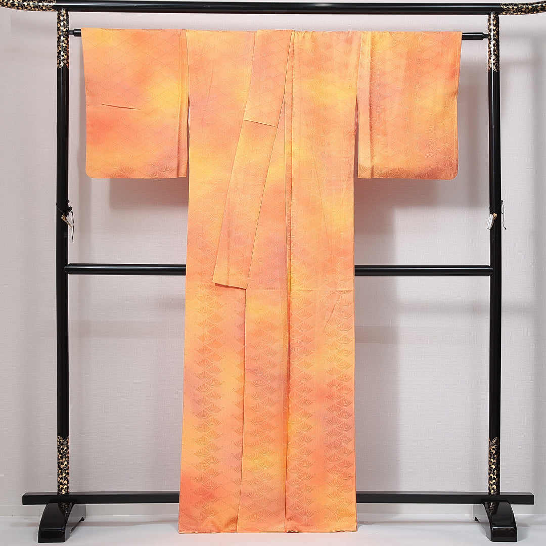 色無地 洗える着物 袷 身丈164cm 裄丈64cm ポリエステル Sランク Lサイズ 広衿 インフォーマル 紋意匠 菊菱 朱系 1214-14999