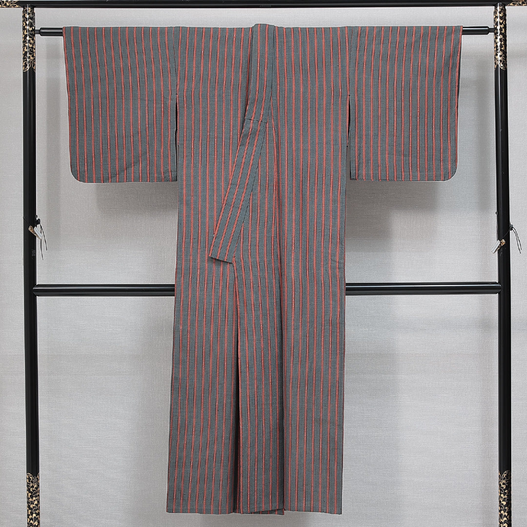 洗える着物 ウールの紬 単衣 身丈144cm 裄丈63cm ウール Aランク カジュアル バチ衿 XSサイズ 居敷当て 肩当て 縞 グレー系 HP 1223-14780