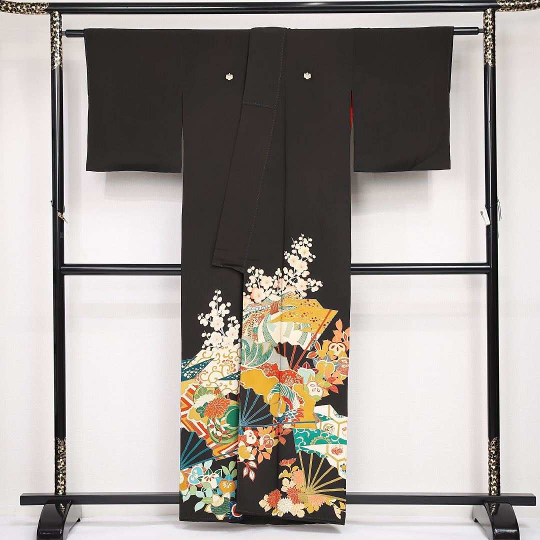 アンティーク 黒留袖 五つ紋 蔦 身丈159cm 裄丈63cm Aランク 正絹 広衿 M 金駒刺繍 吉祥文様 梅 古典的 華やか 黒系 1211-F0532