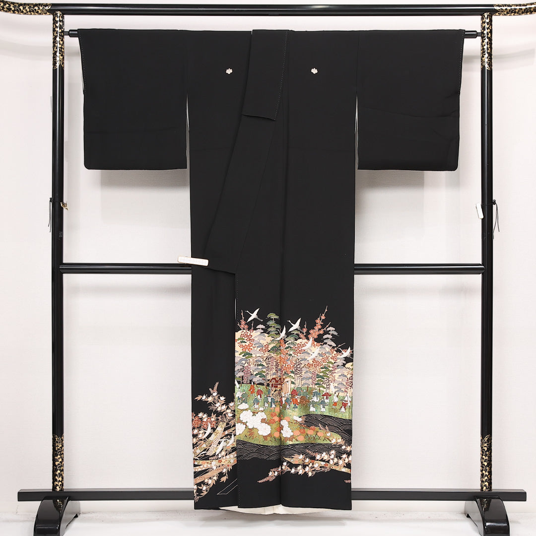 黒留袖 五つ紋 五三桐 身丈154cm 裄丈63.5cm Aランク 正絹 袷 比翼 広衿 S 大名行列 フォーマル 古典的 重厚感 黒系 1211-F0578