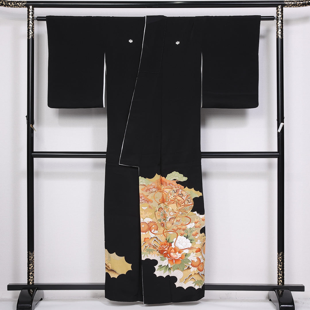 黒留袖 五つ紋 五三桐 身丈157cm 裄丈63cm Sランク 正絹 袷 比翼 広衿 M 金駒刺繍 鼓 牡丹 松 フォーマル 黒系 1211-F0312