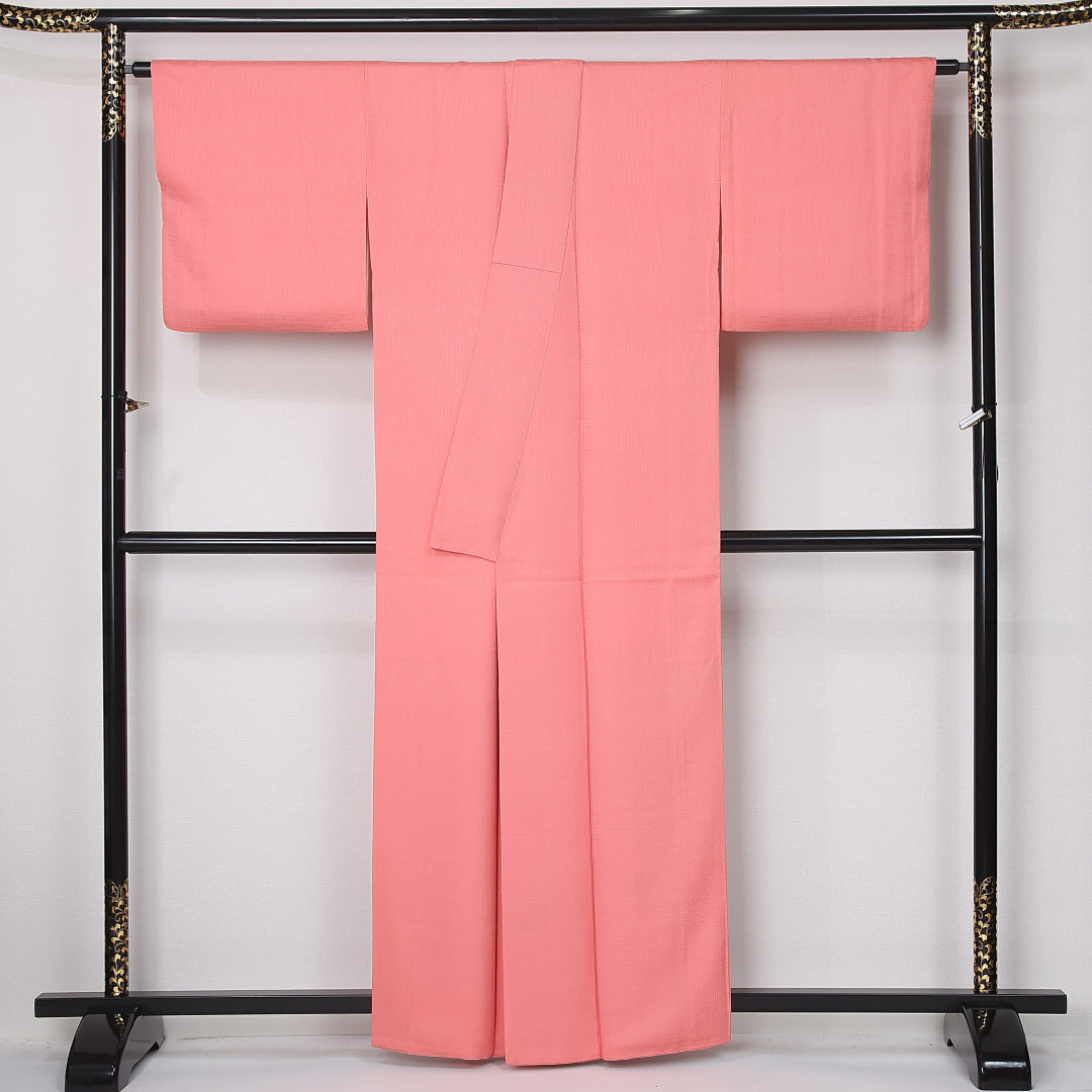 色無地 袷 身丈158cm 裄丈66cm 正絹 Sランク 一つ紋 (下り藤) セミフォーマル 広衿 Mサイズ 直江良三 作家物 落款 無地 ピンク系 RP 1219-12475