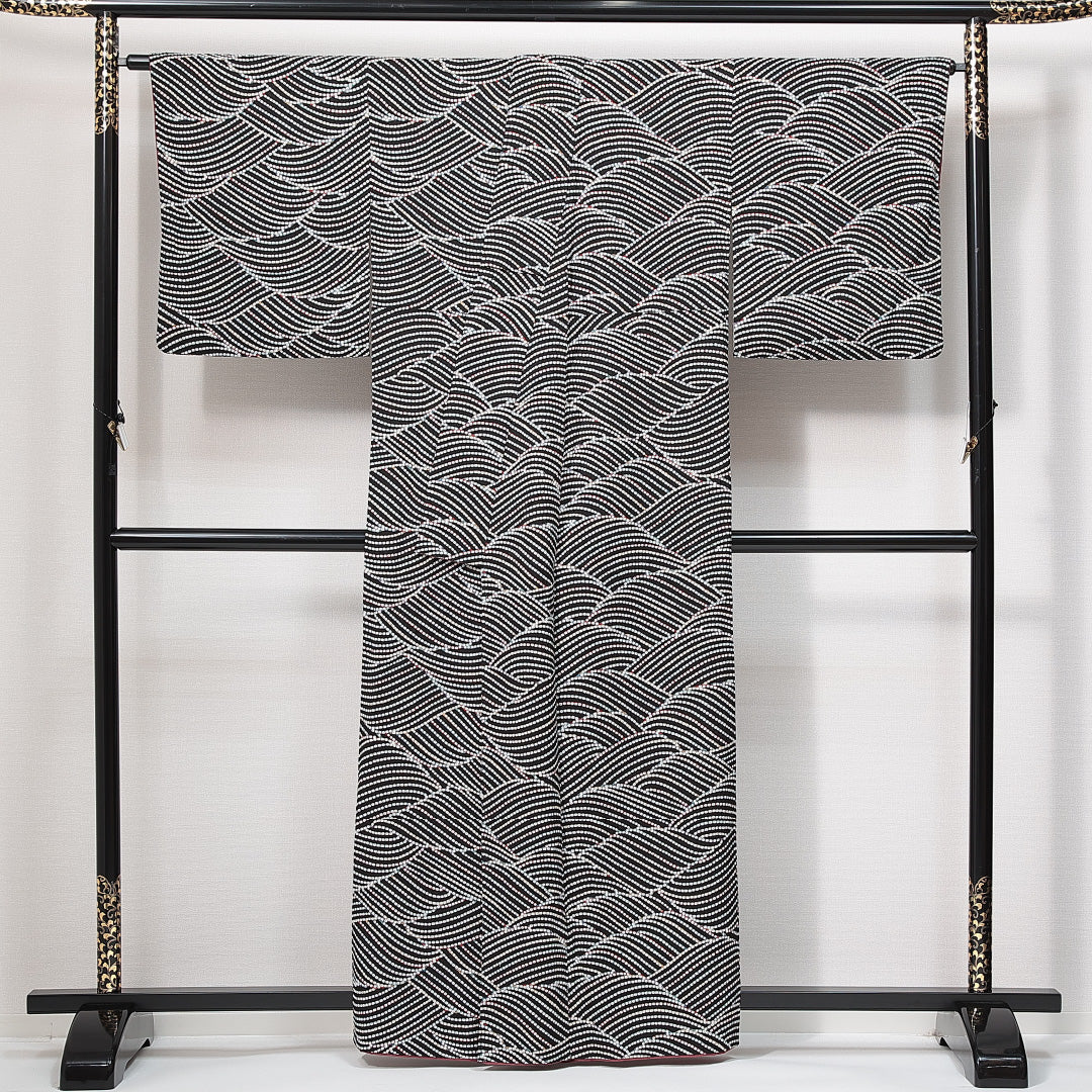 小紋 袷 身丈158cm 裄丈68cm 正絹 Sランク Mサイズ 広衿 インフォーマル 総絞り 波 黒系 多色系 1215-14900