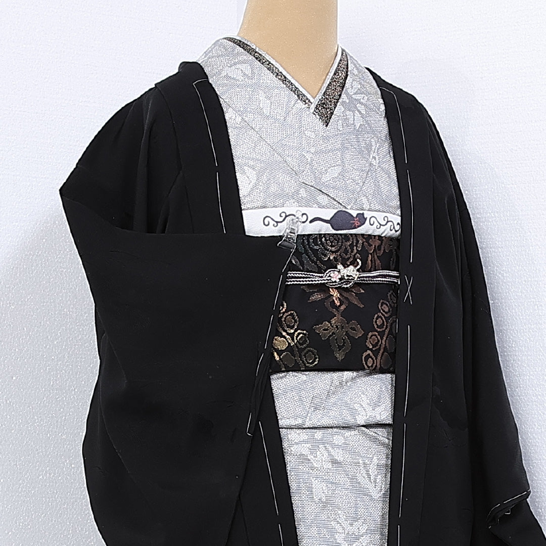 未使用品 羽織 身丈81cm 裄丈62cm S 正絹 Sランク 袷 一つ紋 黒羽織 抱き名荷 雲取 しつけ糸 1217-10270