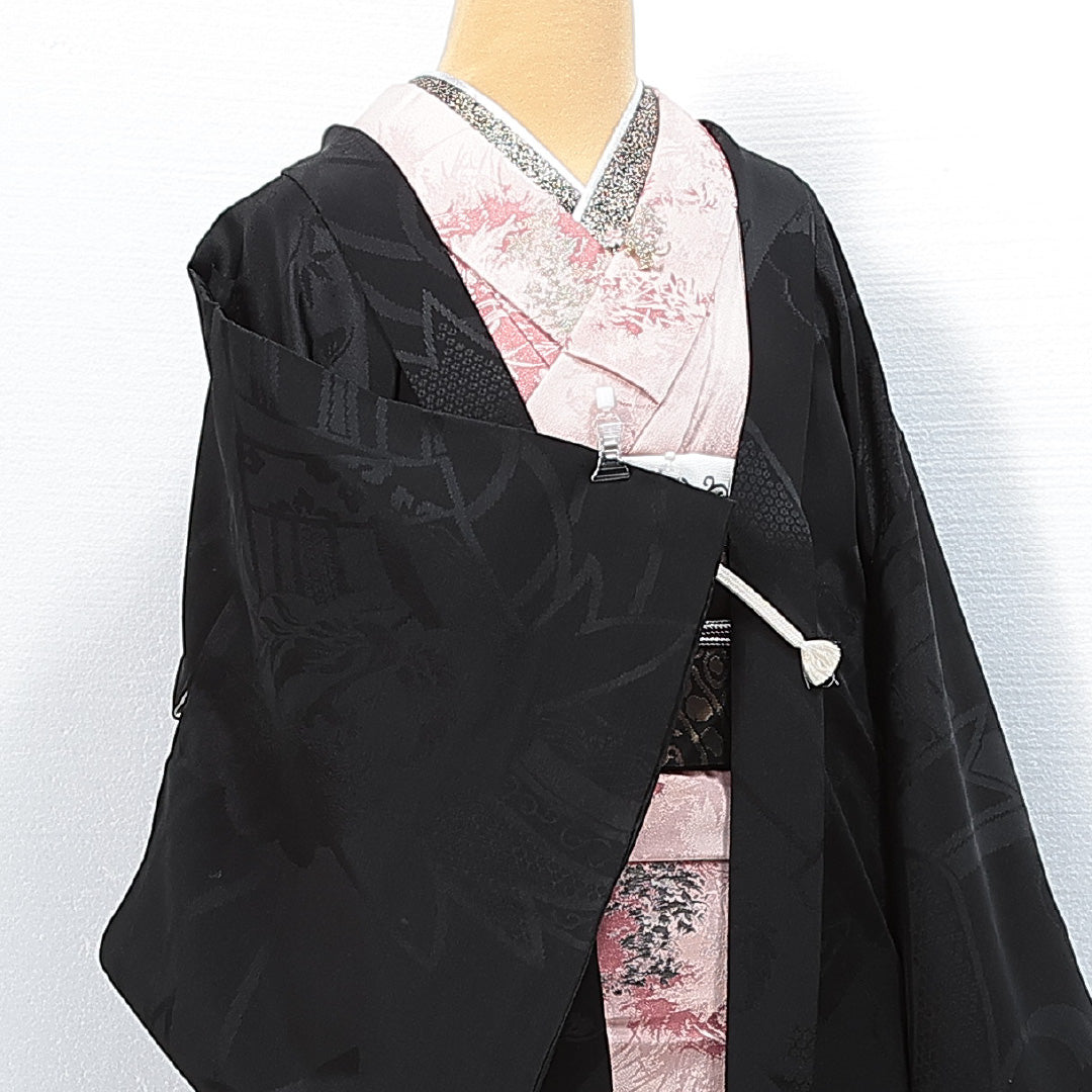 黒羽織 袷 身丈79cm 裄丈63cm 正絹 Sランク Sサイズ 一つ紋（五三桐） セミフォーマル 紐あり 紋意匠 鳳凰と吉祥文様 黒系 1217-14764