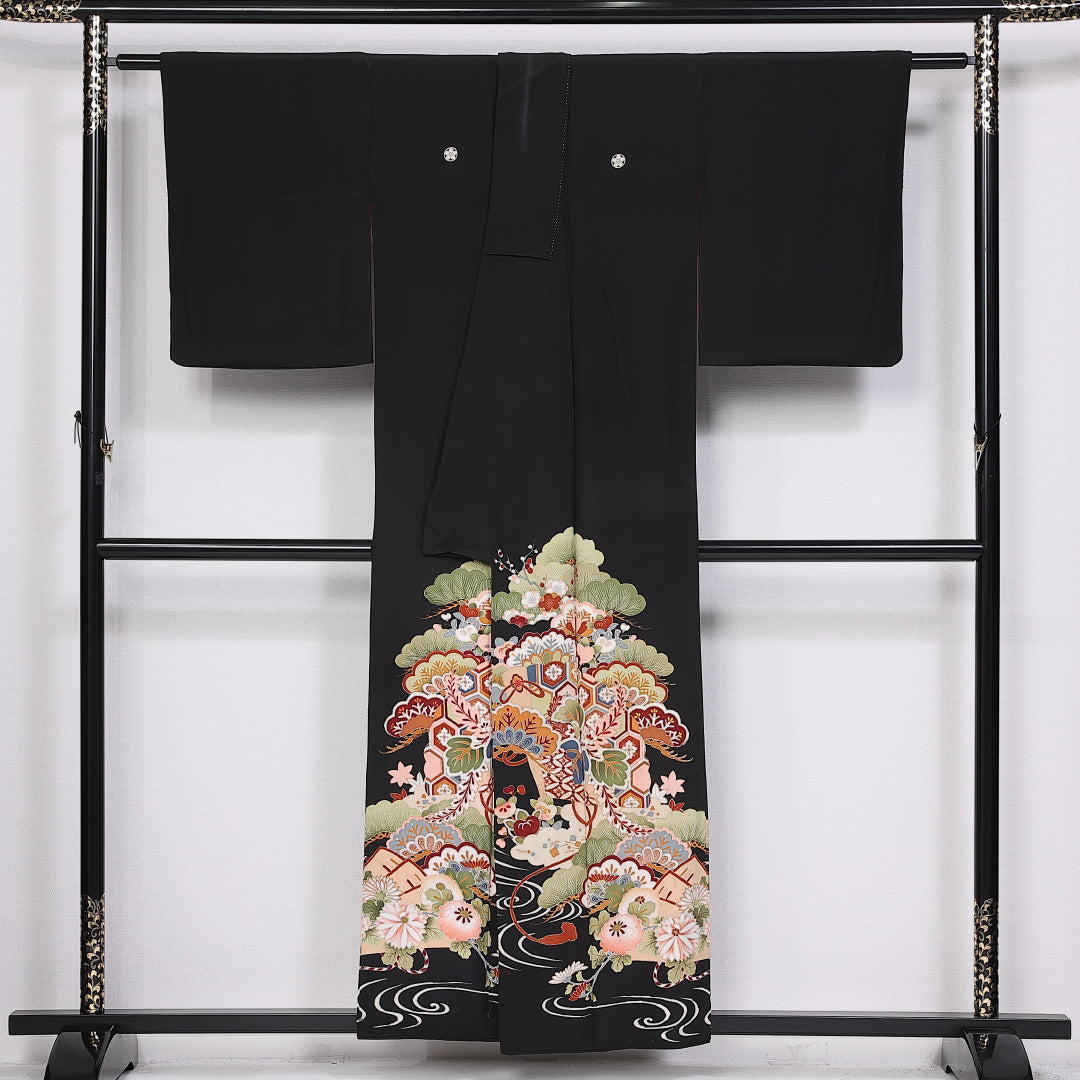 アンティーク 黒留袖 五つ紋 丸に梅鉢 身丈155cm 裄丈62cm Aランク 正絹 袷 広衿 M 金駒刺繍 吉祥文様 梅 松 黒系 1211-F0333