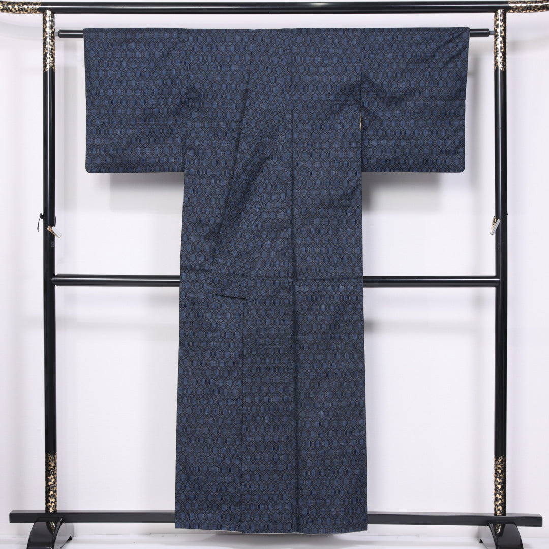 大島紬 袷 身丈154cm 裄丈63cm 正絹 Sランク インフォーマル 広衿 Sサイズ 経緯絣 証紙 亀甲 紺系 M4 1223-11468