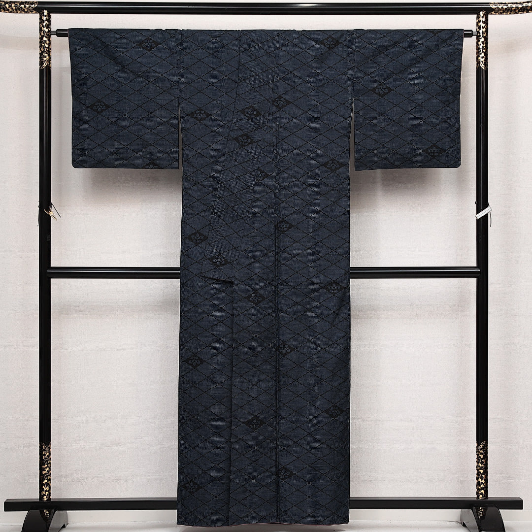 大島紬 袷 身丈158cm 裄丈65cm 正絹 Aランク インフォーマル 広衿 Mサイズ 経緯絣 菱 紺系 RP 1223-14071