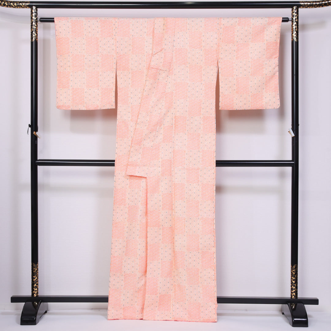 洗える着物 小紋 袷 身丈163cm 裄丈64cm ポリエステル Aランク インフォーマル 広衿 Lサイズ 麻の葉 青海波 ピンク系 HP 1221-11456