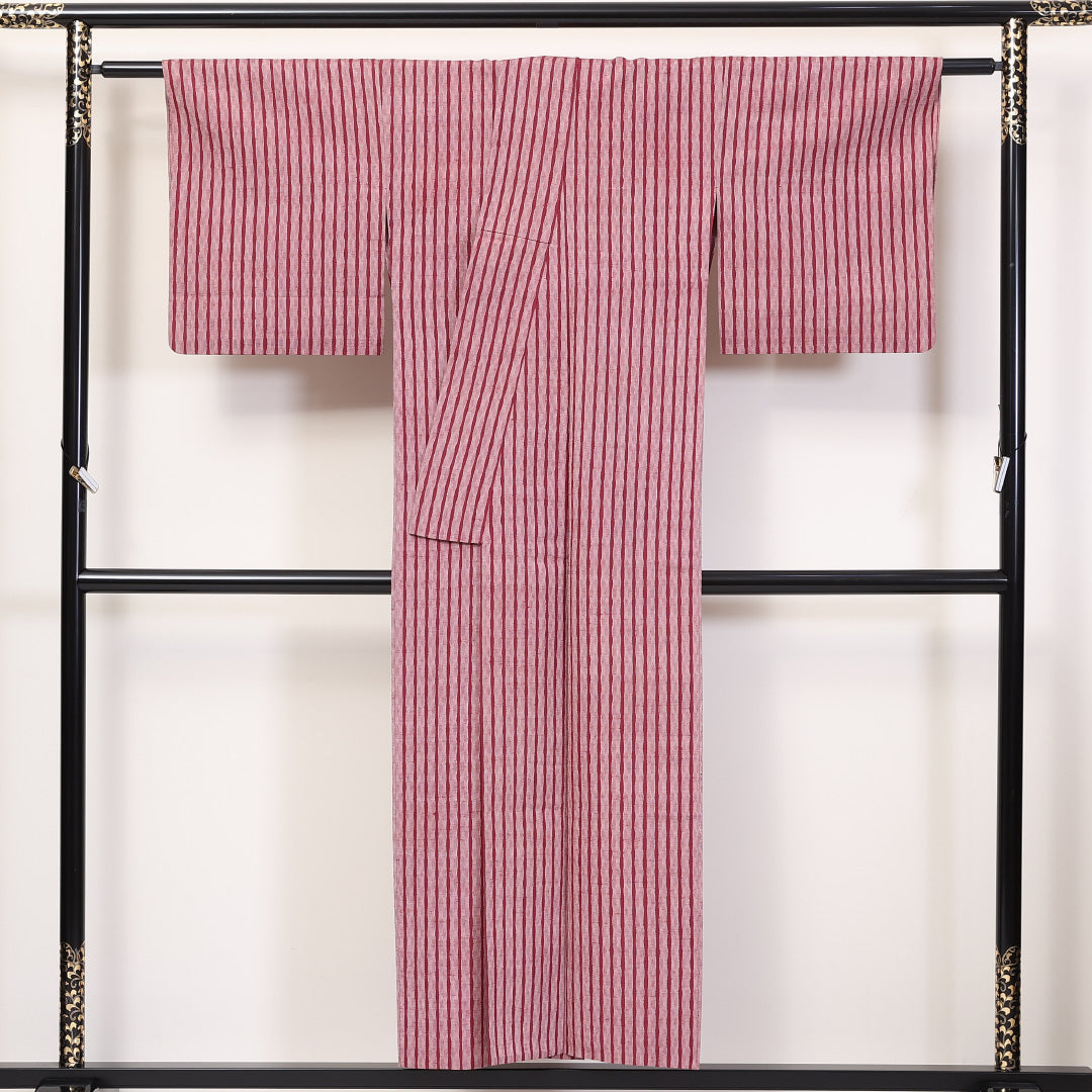 洗える着物 木綿の紬 単衣 身丈150cm 裄丈64cm 木綿 Aランク カジュアル 広衿 Sサイズ よろけ縞 ピンク系 RP 1223-03714