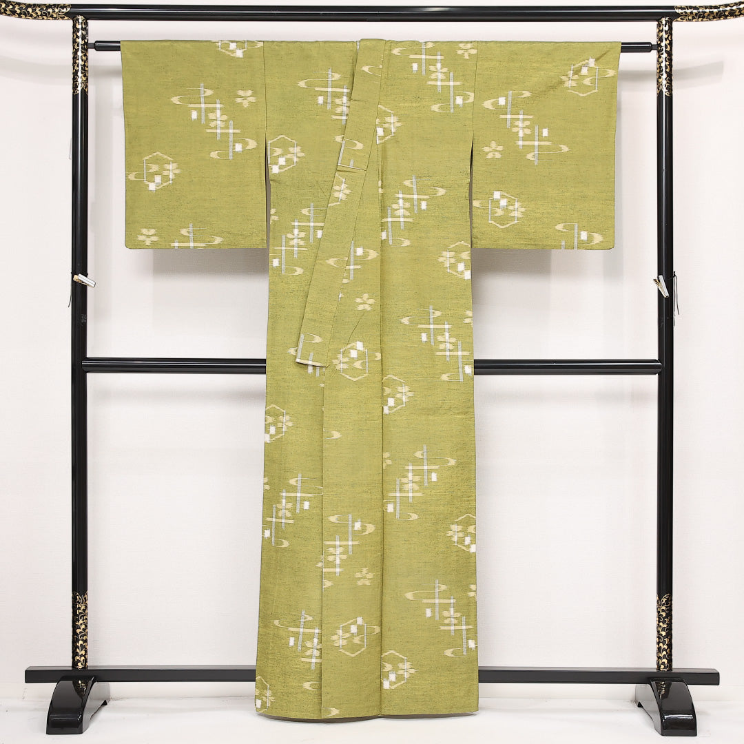 琉球絣 単衣 身丈161cm 裄丈65cm 正絹 Aランク カジュアル バチ衿 Lサイズ 絣文様 素朴 伝統的 緑系 HP 1223-13272