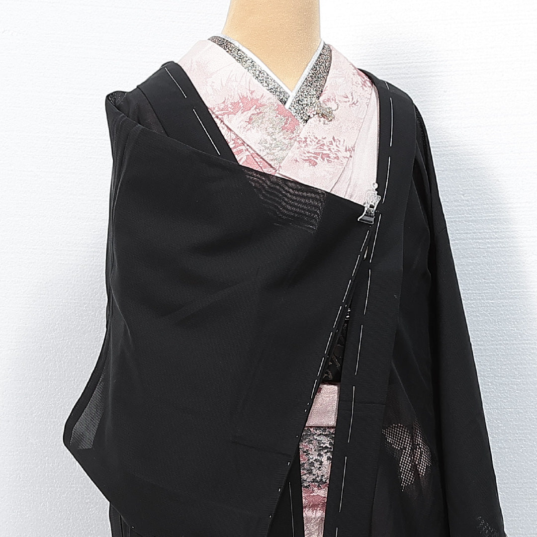 新古品 黒羽織 夏物 絽 身丈78cm 裄丈62cm 正絹 Nランク Sサイズ 一つ紋（三つ割桔梗） セミフォーマル 絵羽羽織 もじり織 菖蒲 しつけ糸 黒系 1217-14686