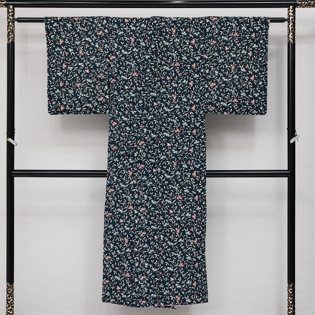 小紋 袷 身丈142cm 裄丈61cm 正絹 Aランク インフォーマル バチ衿 XSサイズ 花柄 紺系 RP 1221-14300