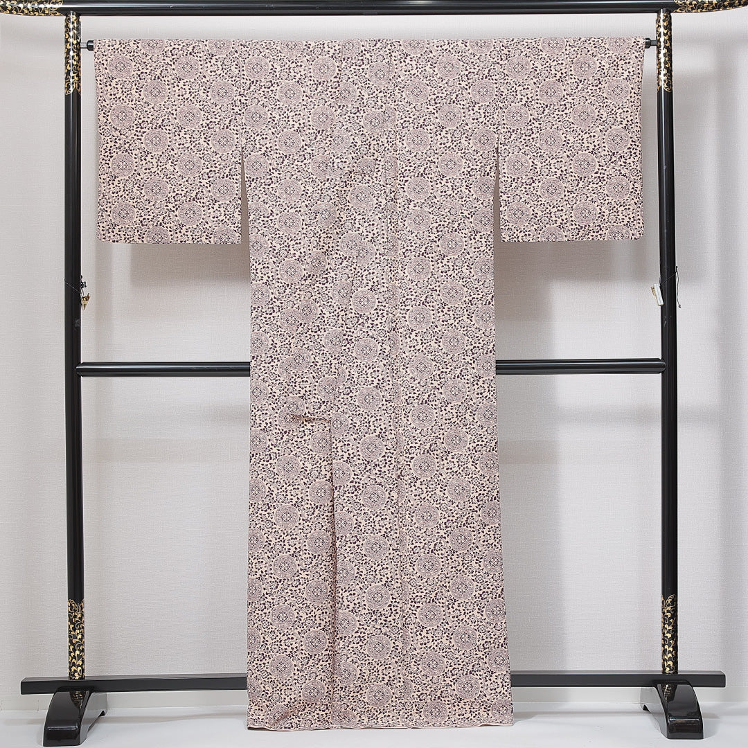 小紋 洗える着物 袷 身丈164cm 裄丈67cm ポリエステル Sランク Lサイズ 広衿 インフォーマル 鏡裏文 紫系 クリーム系 1215-14974